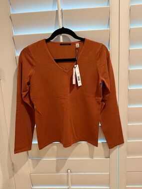 T Tahari V-Neck Knit Sweater in Wild Honey Size Small NWT